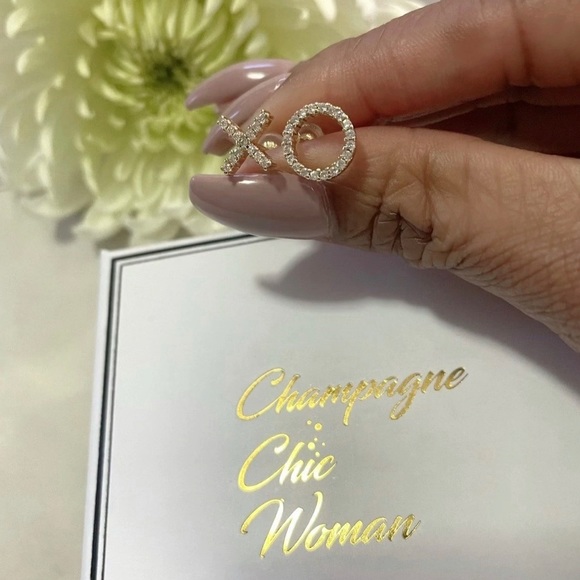🚨SOLD🚨 Feel The Love 24K Cubic Zirconia XO Gold Stud Earrings - Picture 1 of 4
